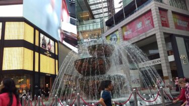 クアラルンプール・ブキビンタンにある巨大ショッピングモール”パビリオン”（Pavilion Kuala Lumpur)）アクセス方法、レストラン、テナント内容をご紹介。